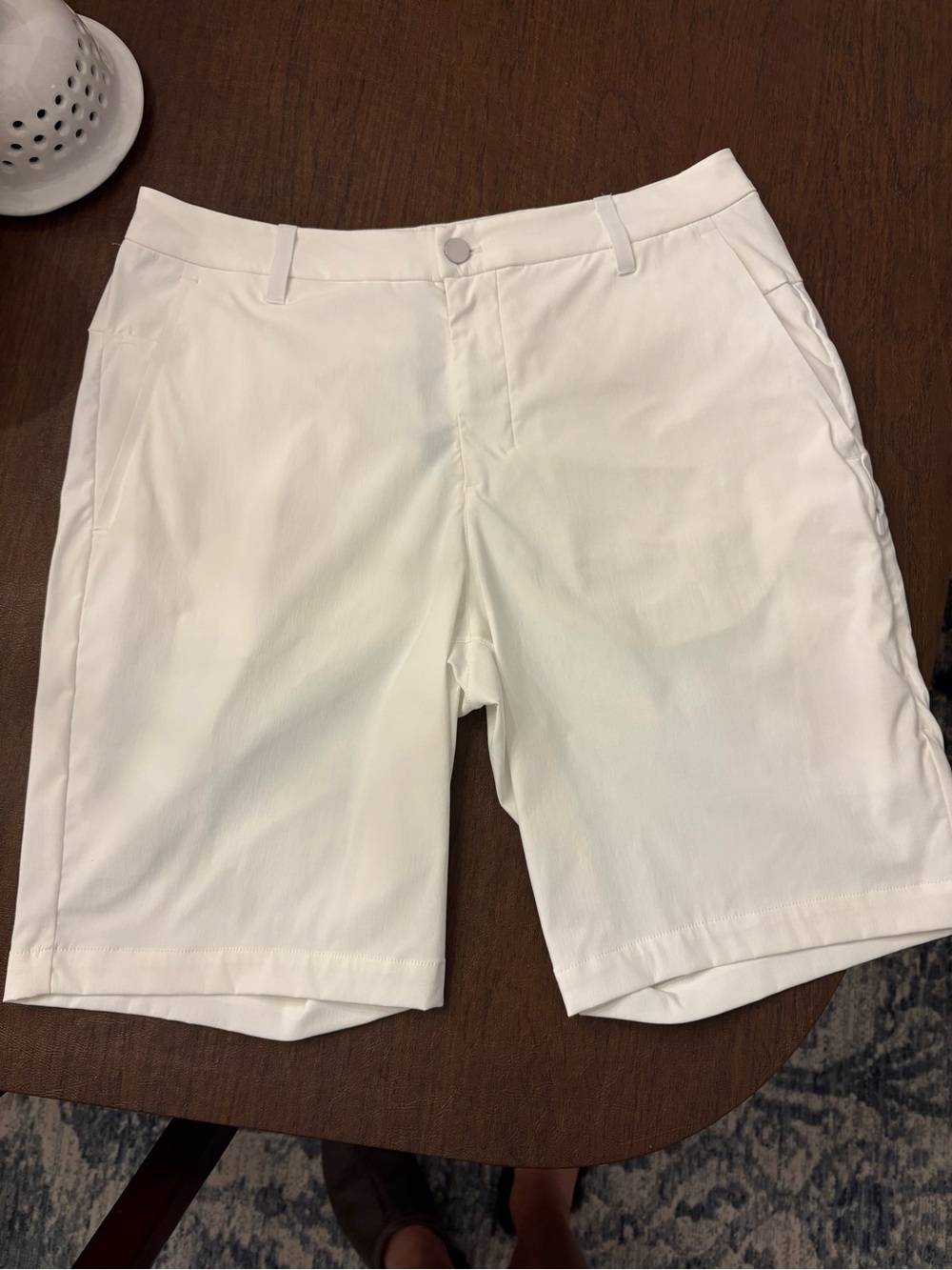 lululemon athletica Men's White Flat-Front Golf Shorts